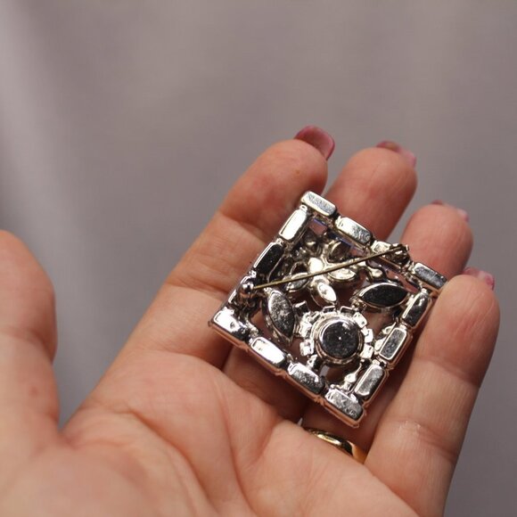 Juliana Blue and Green Rhinestone Vintage Brooch - Picture 6 of 11